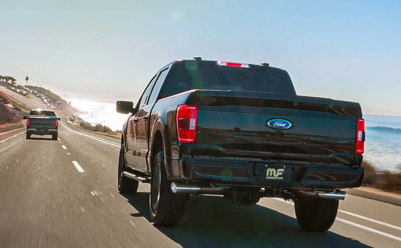 Magnaflow 14 Chev Silverado V8 5.3L SC Cab Dual Split Rear Exit SS Cat Back Perf Exhaust - Image 4